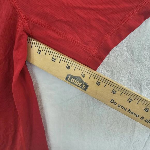 Lululemon Silverescent Red/Gray Short Sleeve V-Neck T-Shirt Men's Size Lrg - Picture 5 of 7